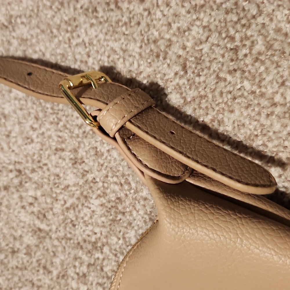 NWTClassic Women's Shoulder Bag in Beige - Picture 3 of 6